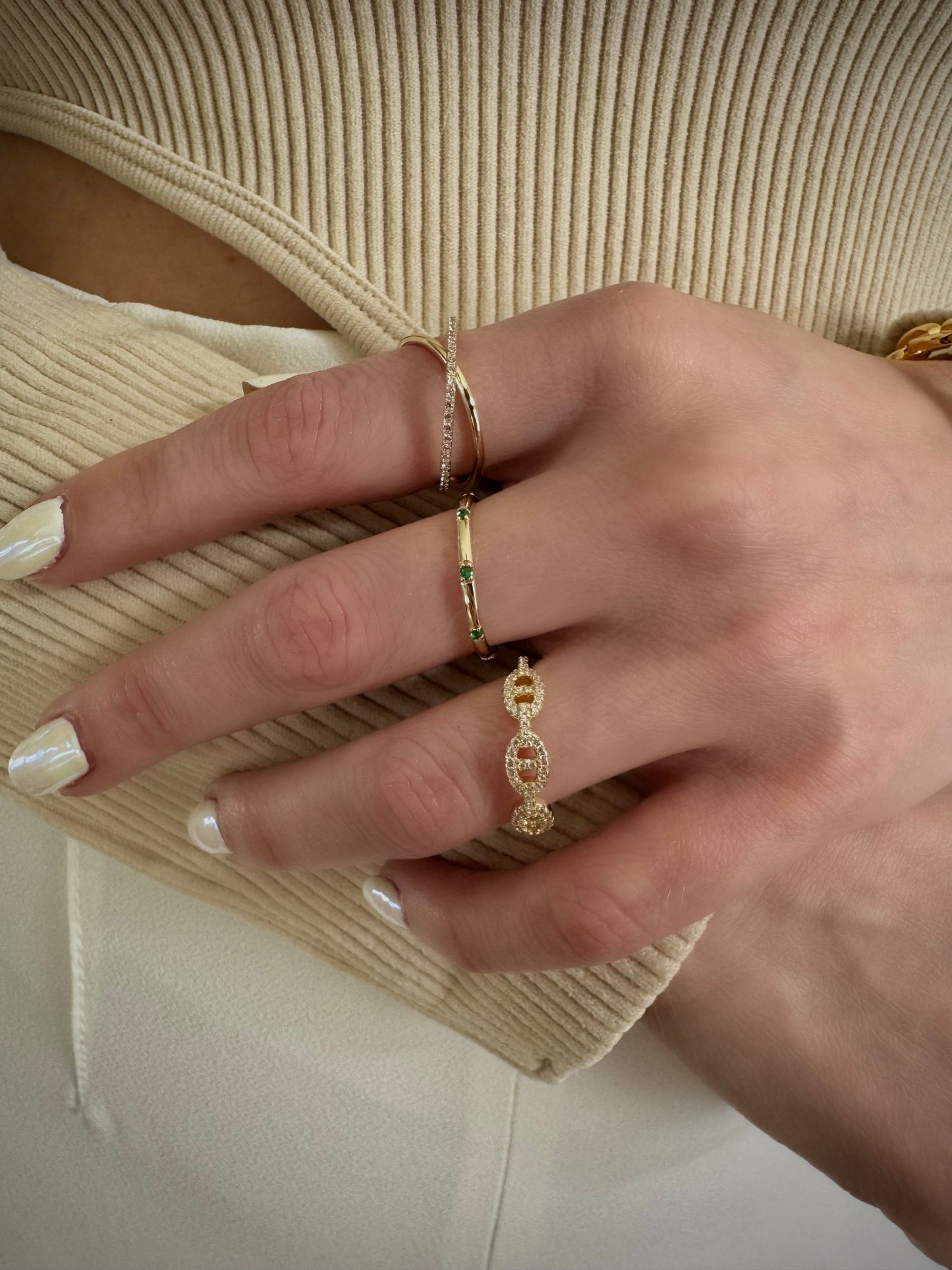 Round Spark Green Ring