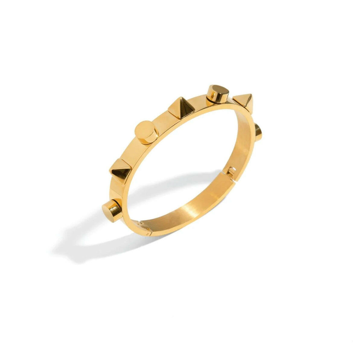 Introducing our new iconic bracelet! Shiny and chic, our figured golden bracelet will elevate any outfit in 2024. This trendy piece will make you stand out with its intricate design, adding a touch of playfulness to your style. A must-have for any fashion-forward individual.