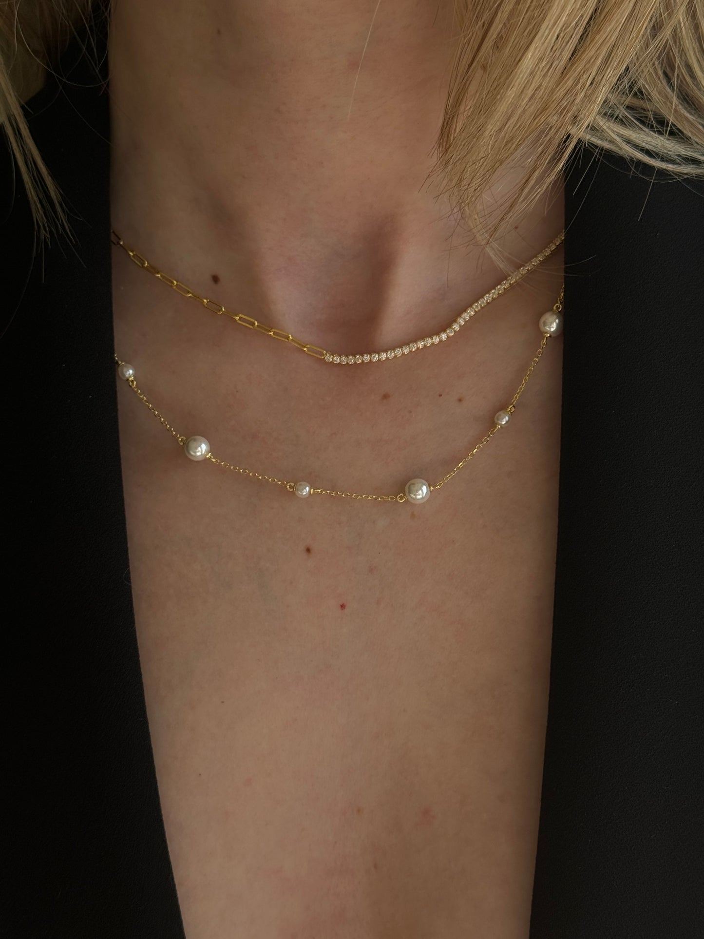 Take your style game to the next level with our Tennis Figaro Necklace!
This bold piece features a trendy figaro chain design, perfect for adding some edge to any outfit.
It’s both durable and stylish. Elevate your look with this must-have accessory!
Classic, classic, classic. Everyone needs the perfect tennis necklace in their layering game.
Material: 925 Sterling Silver + 18K gold plated
Measurements: 15.50 + 2.00 in