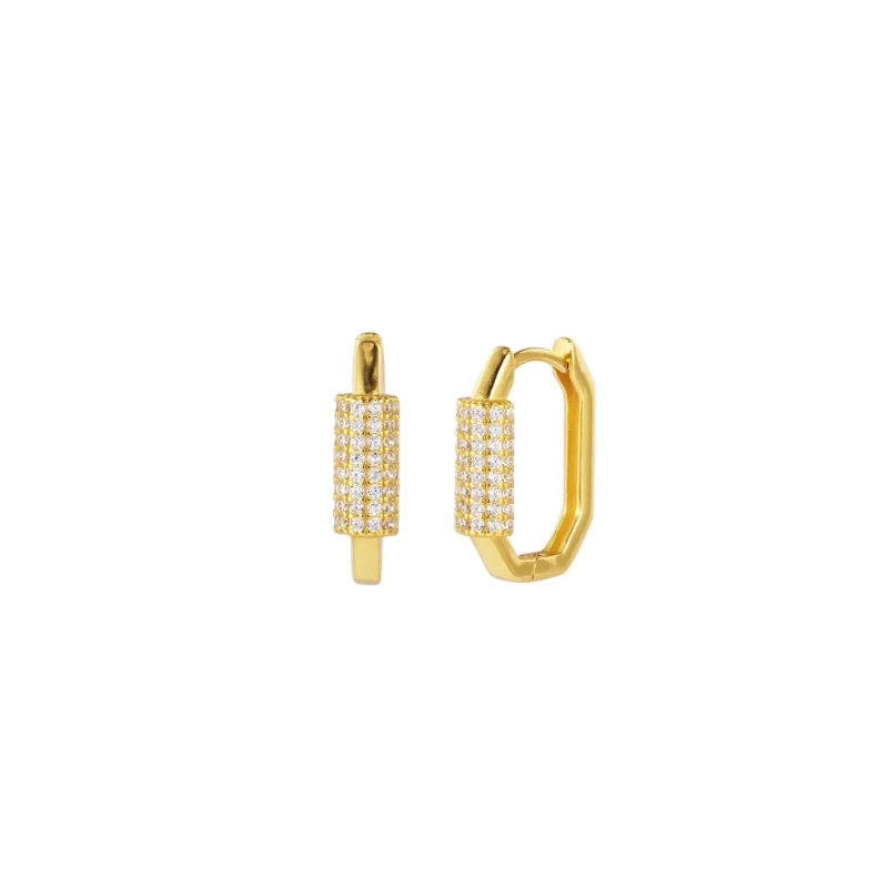 Elevate your style with these OVAL SQUARED MIDDLE GOLDEN HOOPS.
Perfect for day or night, these hoops are sure to make a nice statement and elevate your fashion game.
Material: 925 Sterling Silver + gold plated 18K
Measurements: .55 in x .50 in