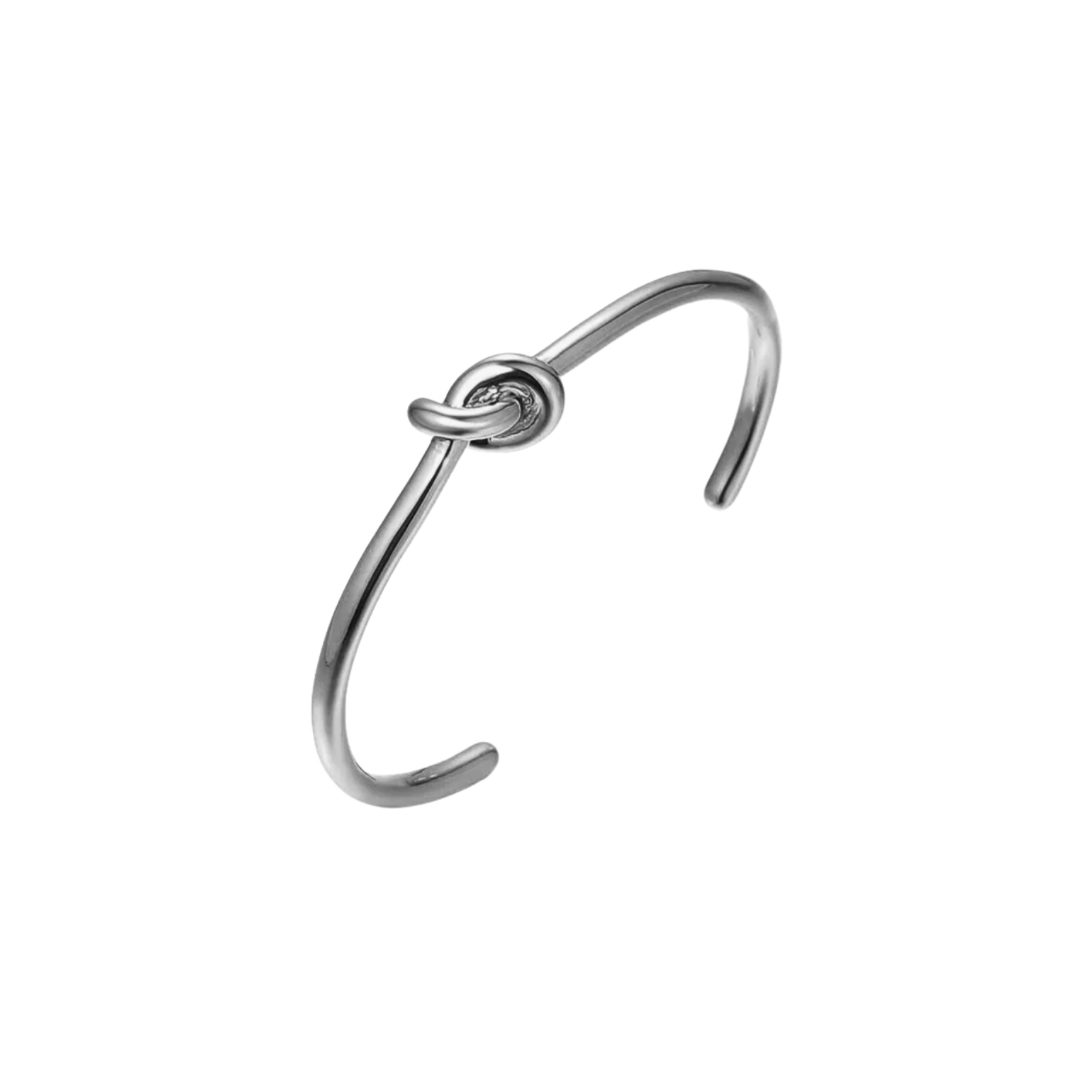 This elegant KNOT GOLDEN BRACELET features a unique knot design that symbolizes love and unity. Made with high-quality materials, this bracelet is the perfect accessory for adding a touch of sophistication to any outfit. Show your love and add this timeless piece to your jewelry collection.
Material: 100% brass
Measurements : 6.5cm diameter y 6mm of thickness