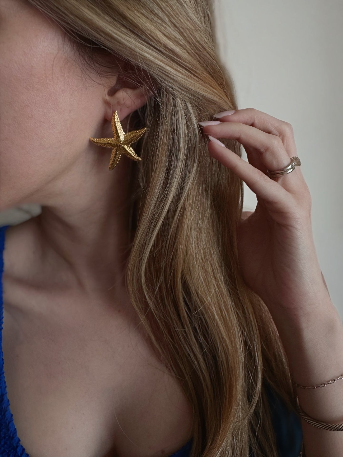 Coral – Starfish Golden Stud Earrings