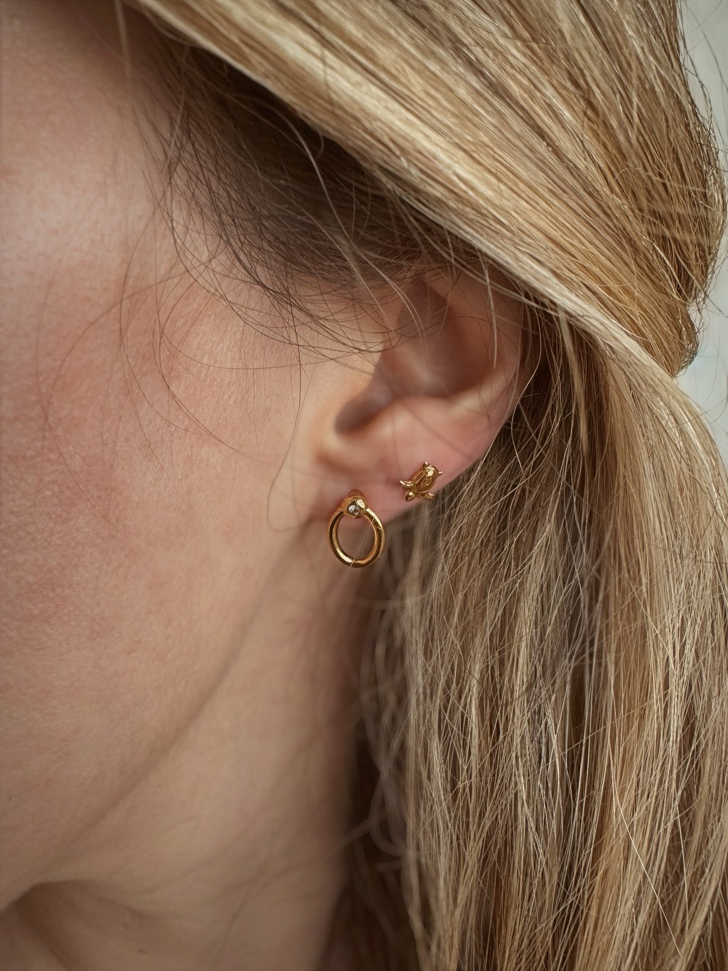 The Lilac Glow – Oval Spark Stud Earrings