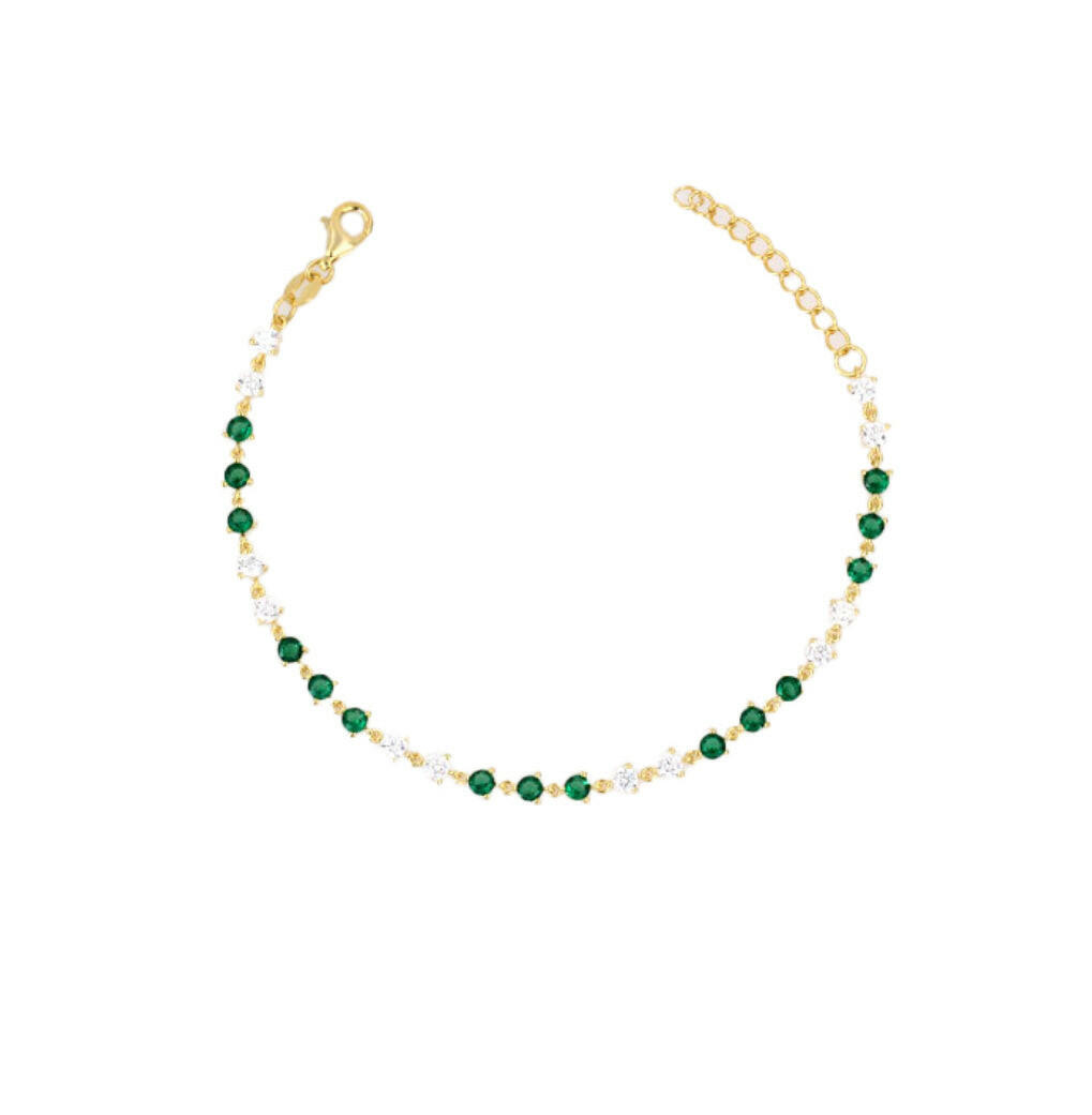 Transform your outfit into a work of art with our VERONA DUAL COLOR BRACELET. The striking combination of green and gold color creates a luxurious and exclusive look. Elevate your style with this sophisticated and elegant accessory.
Material: Sterling silver .925 + 18K gold plated
Measurements: 6.10 in + 1.20 in