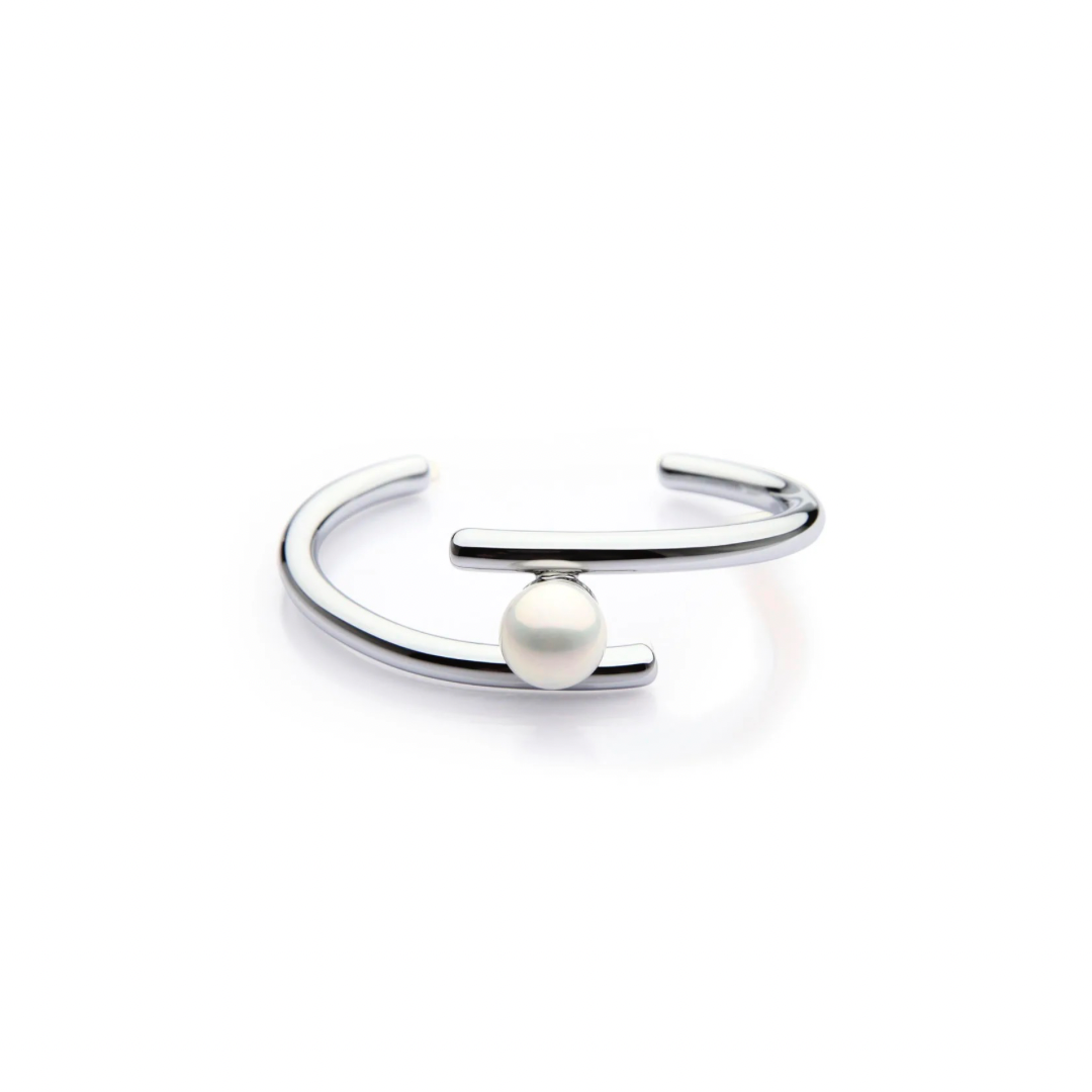 This bracelet likely showcases a classic and timeless design with the incorporation of a lustrous pearl, providing a touch of sophistication. The use of silver adds a versatile and chic element to the piece, making it suitable for both formal and casual occasions.
It's the perfect accessory for any occasion (and makes a great gift too)!
Material: 100% BRASS
Measurements: 2.60 x 2.45 in