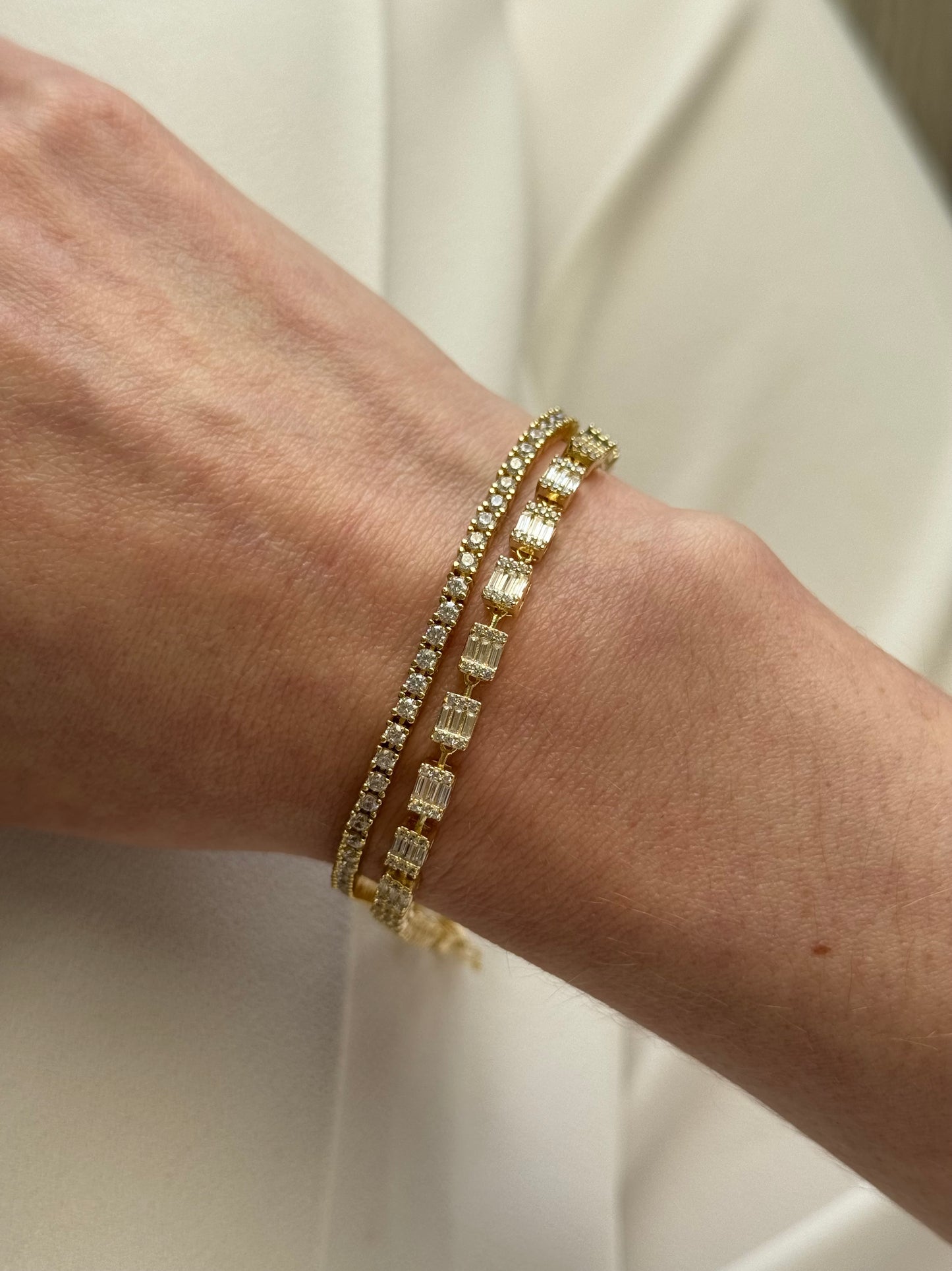 Serve up some style with our TENNIS GOLDEN bracelet!
This classic trend will add a touch of glam to any outfit. Get ready to hit a fashion ace with this must-have accessory. This bracelet is a winner!
A classic everyone needs the perfect tennis bracelet in the stacking game.
Material: 925 Sterling Silver 18K
Measurements: 7 in x .10 in