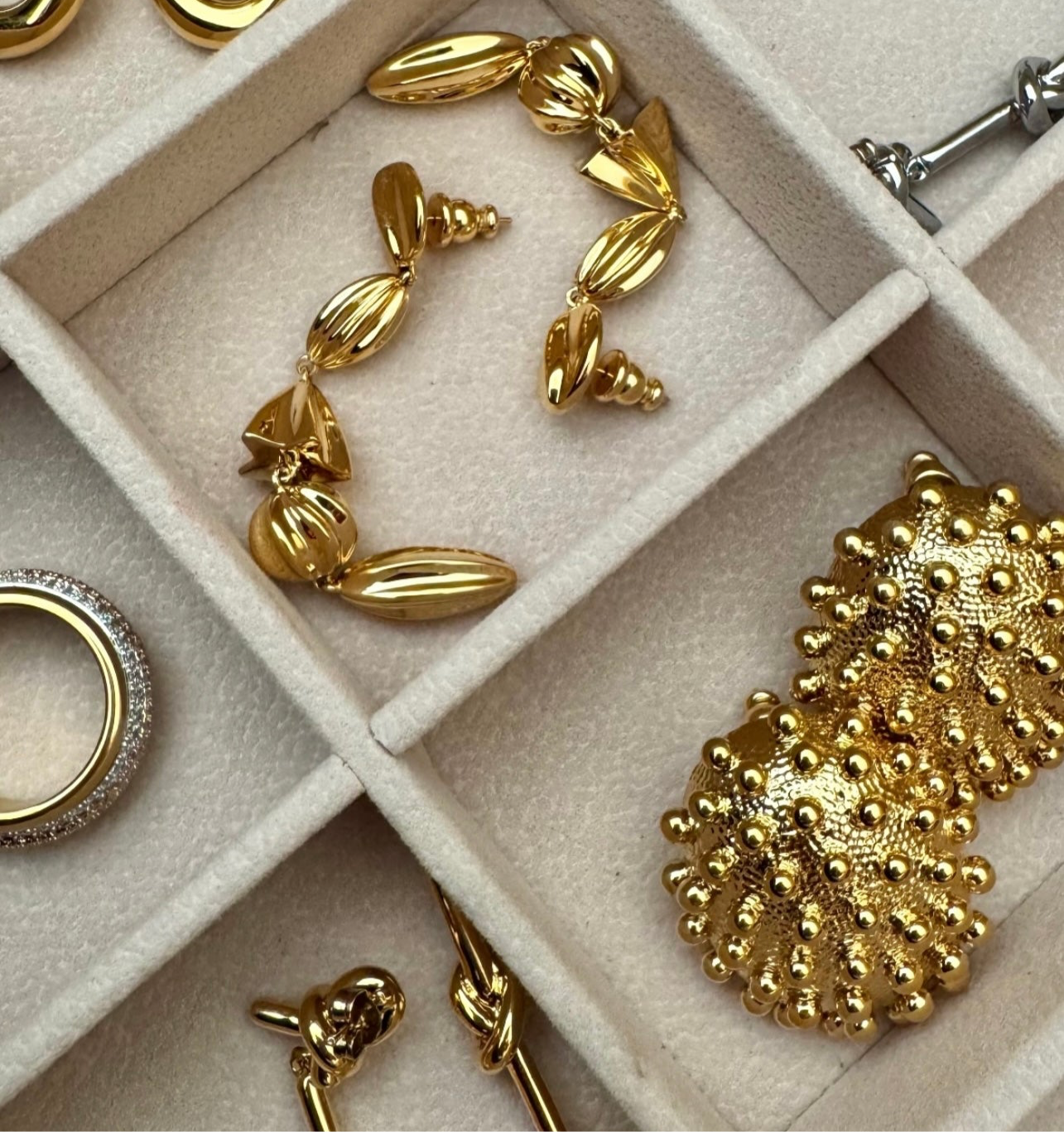 Camila Oval Dot Gold Earrings