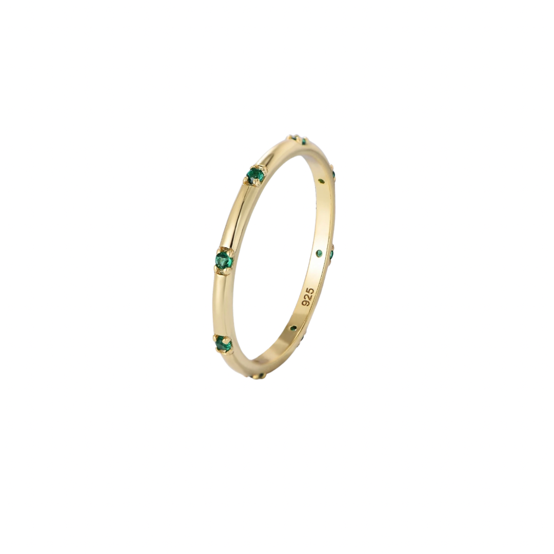 Spark up your style with this ROUND SPARK GREEN RING!
You can use it in your index finger or maybe thumb, this ring adds a pop of playful color to any outfit.
Don't miss out on this unique and cute option for your jewelry collection!
Material: .925 Sterling Silver + 14K gold plated