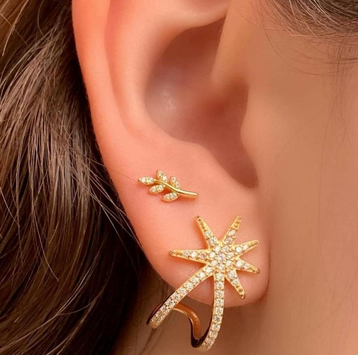 Crafted with a unique Stardust design, these cuff earrings are a must-have for any jewelry collection. Made with precision and expertise, these earrings are both elegant and stylish, sure to elevate any outfit. Add a touch of sparkle to your look with these timeless pieces.
Material: Sterling silver 925 with 18k gold plating
Measurements: .75 x .47 in