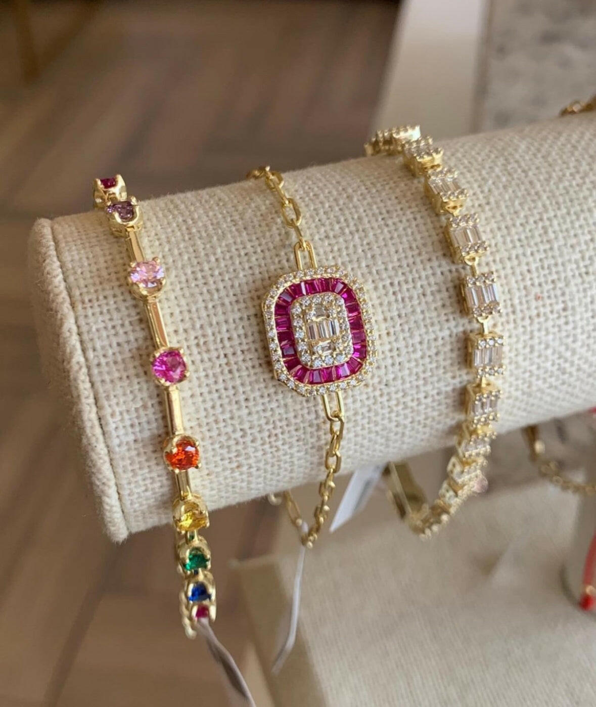 Be the life of the party with our RAINBOW SERENA BRACELET!
Colorful and trendy, this bracelet will add a pop of fun to any outfit. Show off your playful side with this vibrant accessory.
Material: Sterling silver .925 + 18K gold plated
Measurements: 6.15 + 1 in