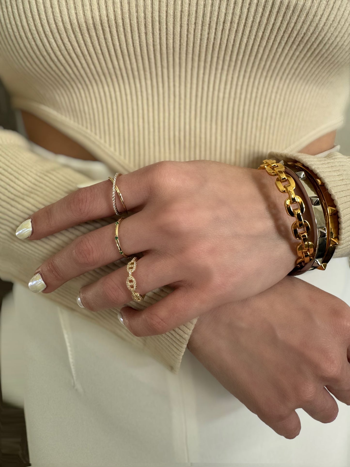 Round Spark Green Ring