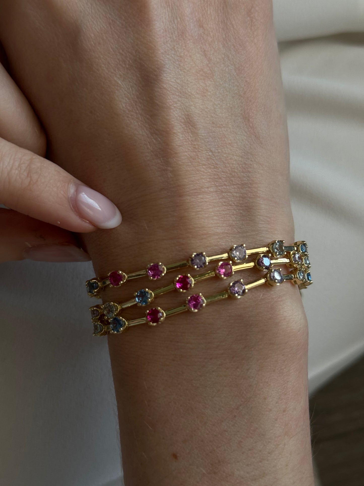 Be the life of the party with our RAINBOW SERENA BRACELET!
Colorful and trendy, this bracelet will add a pop of fun to any outfit. Show off your playful side with this vibrant accessory.
Material: Sterling silver .925 + 18K gold plated
Measurements: 6.15 + 1 in