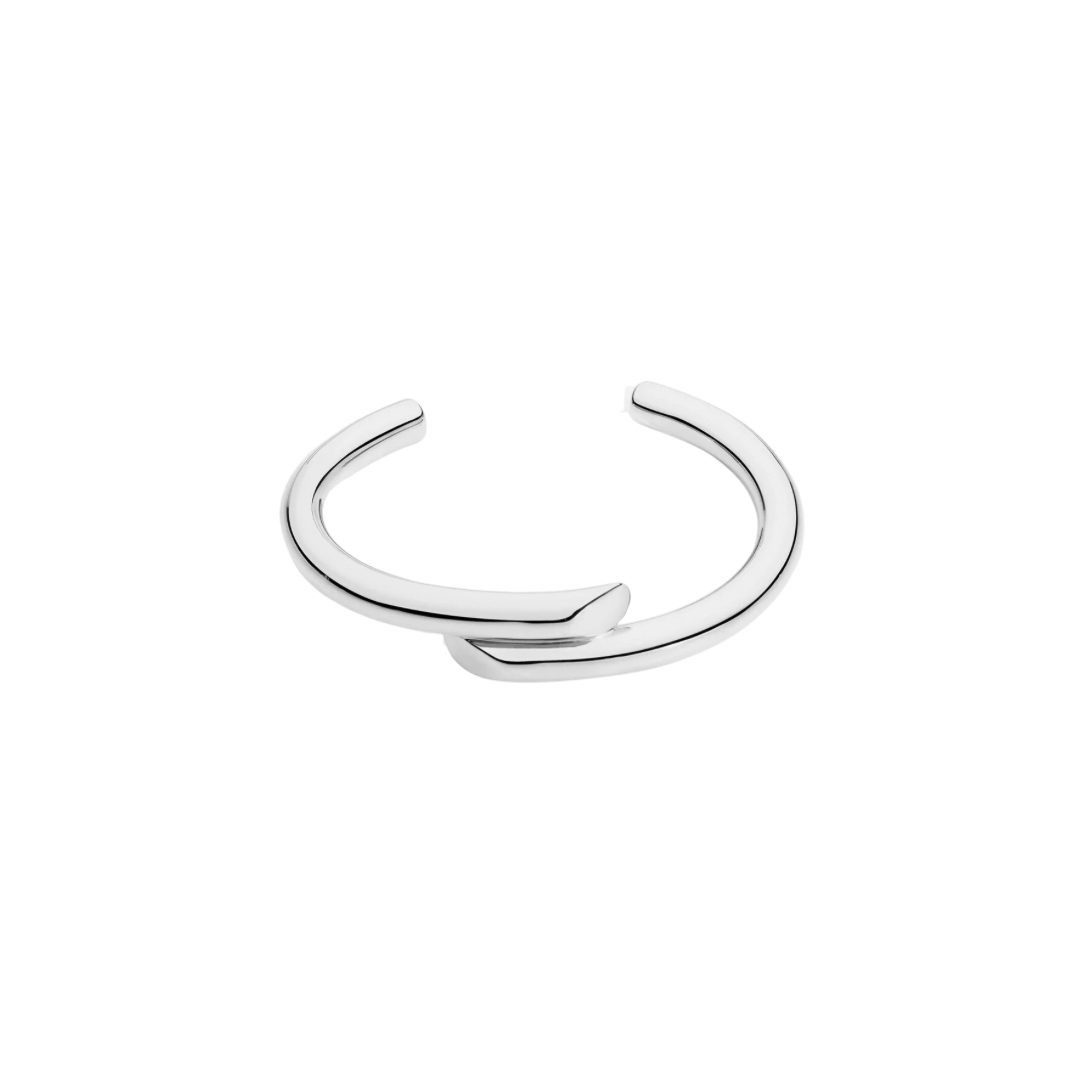 This dual silver bracelet is crafted from high-quality silver and features a sleek and modern cuff design. The perfect accessory for any outfit, this bracelet adds a touch of elegance and style. Made with precision and craftsmanship, it is both durable and stylish, making it a must-have for any jewelry collection.
Material: 100% brass and 18K gold plated
Measurements: 2.65 x 2.2 in