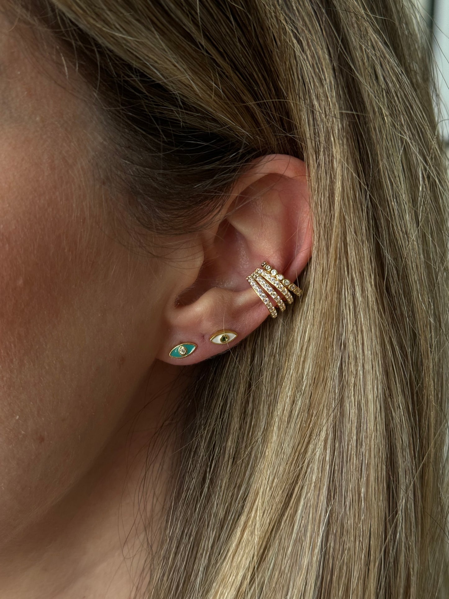 Protect yourself from negative energy and bring some edge to your look with our ENAMEL EVIL EYE WHITE STUDS!
These stylish studs are not only trendy, but they also serve as a powerful symbol of protection.
Add some attitude to your style and keep the bad vibes away with these eye-catching earrings.
Material: 925 Sterling Silver + gold plated 18K
Measurements: .25 in x .15 in