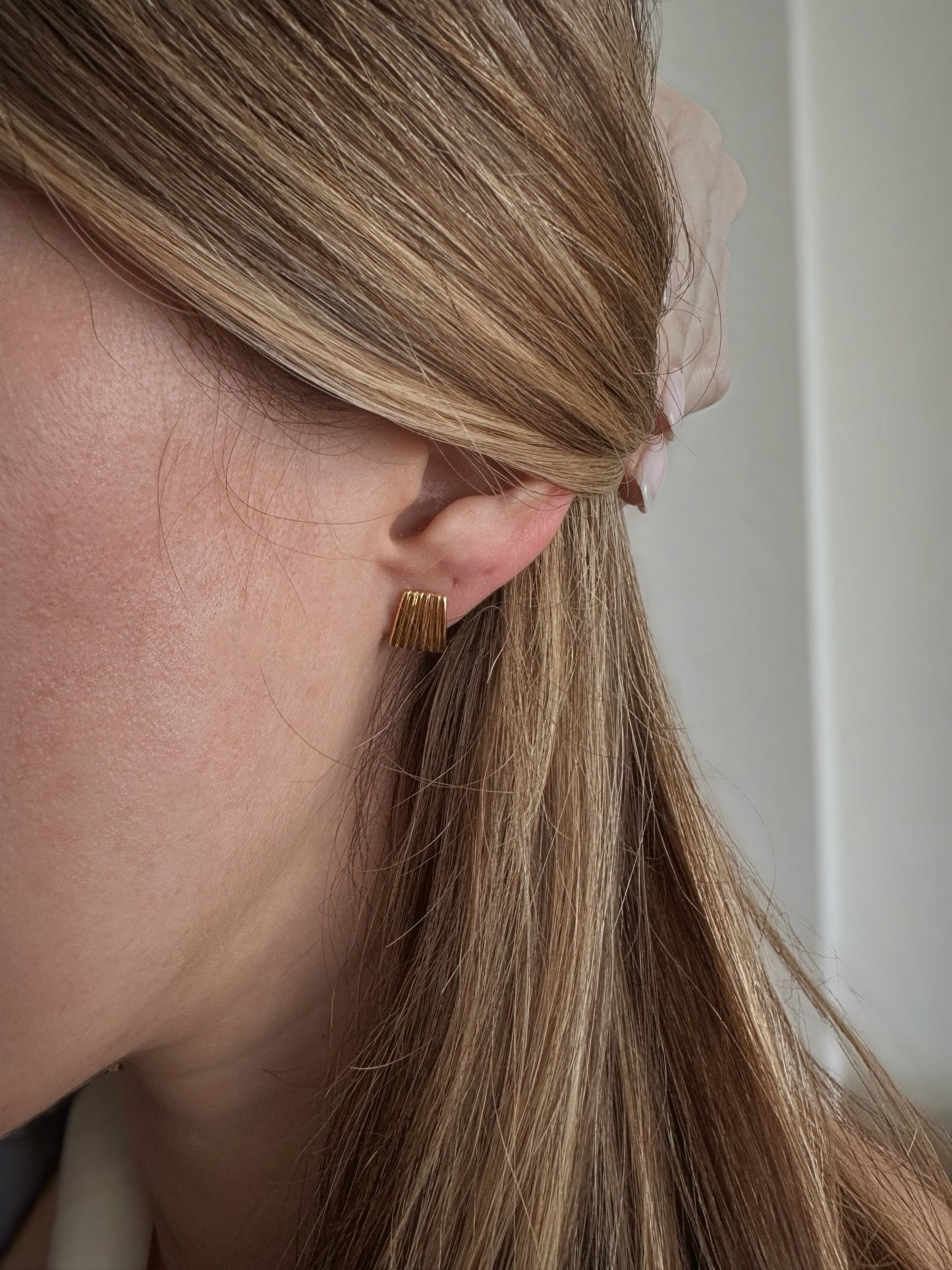 Squared Line Studs