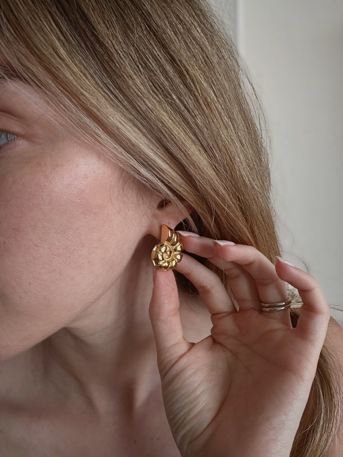 The Soleil Spark – Gold Sparkle Shell Earrings