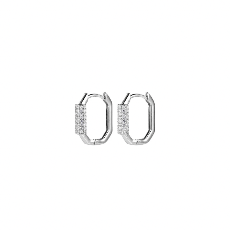 Elevate your style with these OVAL SQUARED MIDDLE SILVER HOOPS.
Perfect for day or night, these hoops are sure to make a nice statement and elevate your fashion game.
Material: 925 Sterling Silver + gold plated 18K
Measurements: .55 in x .50 in