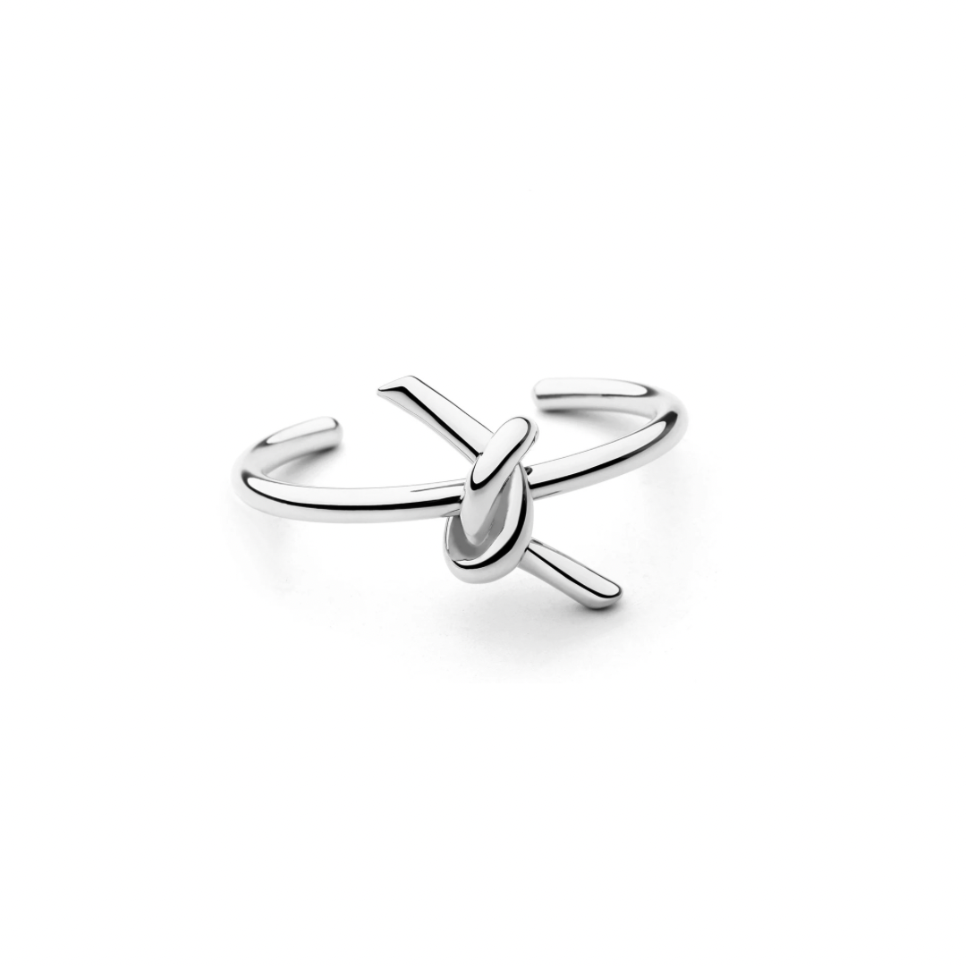Elevate your style with our SOULMATE SILVER BRACELET. This cuff bracelet features a symbolic knot design. With its elegant and timeless appeal, it will effortlessly complement any outfit, making it an essential piece for every fashion-forward individual.
Elevate your look and embody the bond of true love with our SOULMATE SILVER BRACELET.
Material: 100% BRASS
Measurements: 2.40 x 2.50 in