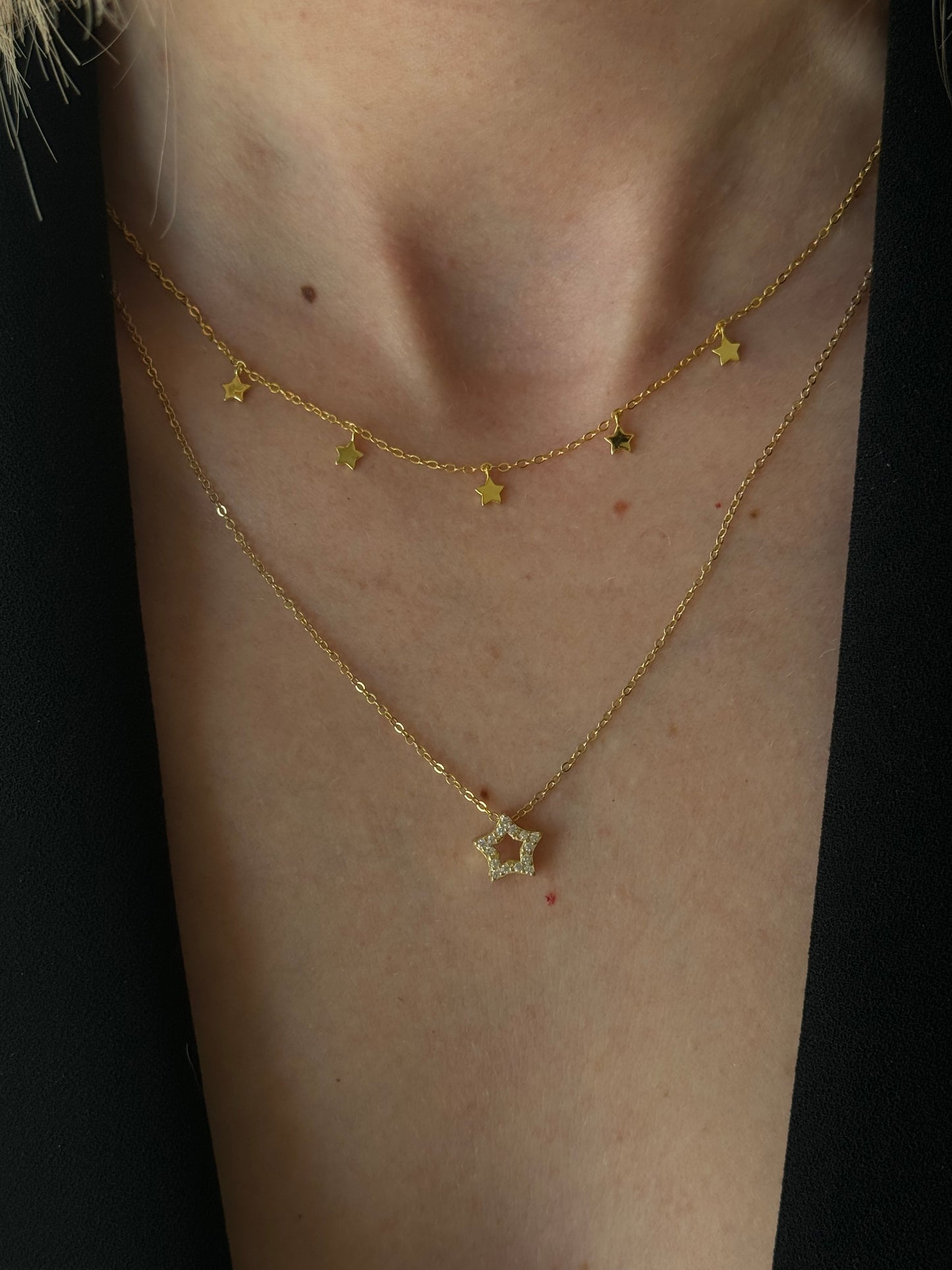 Shine like a star with this multiple stars golden choker.
Perfect for adding a touch of whimsy to your style. (Seriously, you'll be the star of the show.)
”Unleash the power of your YOUniverse… and look HOT doing it.
Material: 925 Sterling Silver + 18k gold plated
measurements: 16.5 + 1.3 in
stars : .15 in