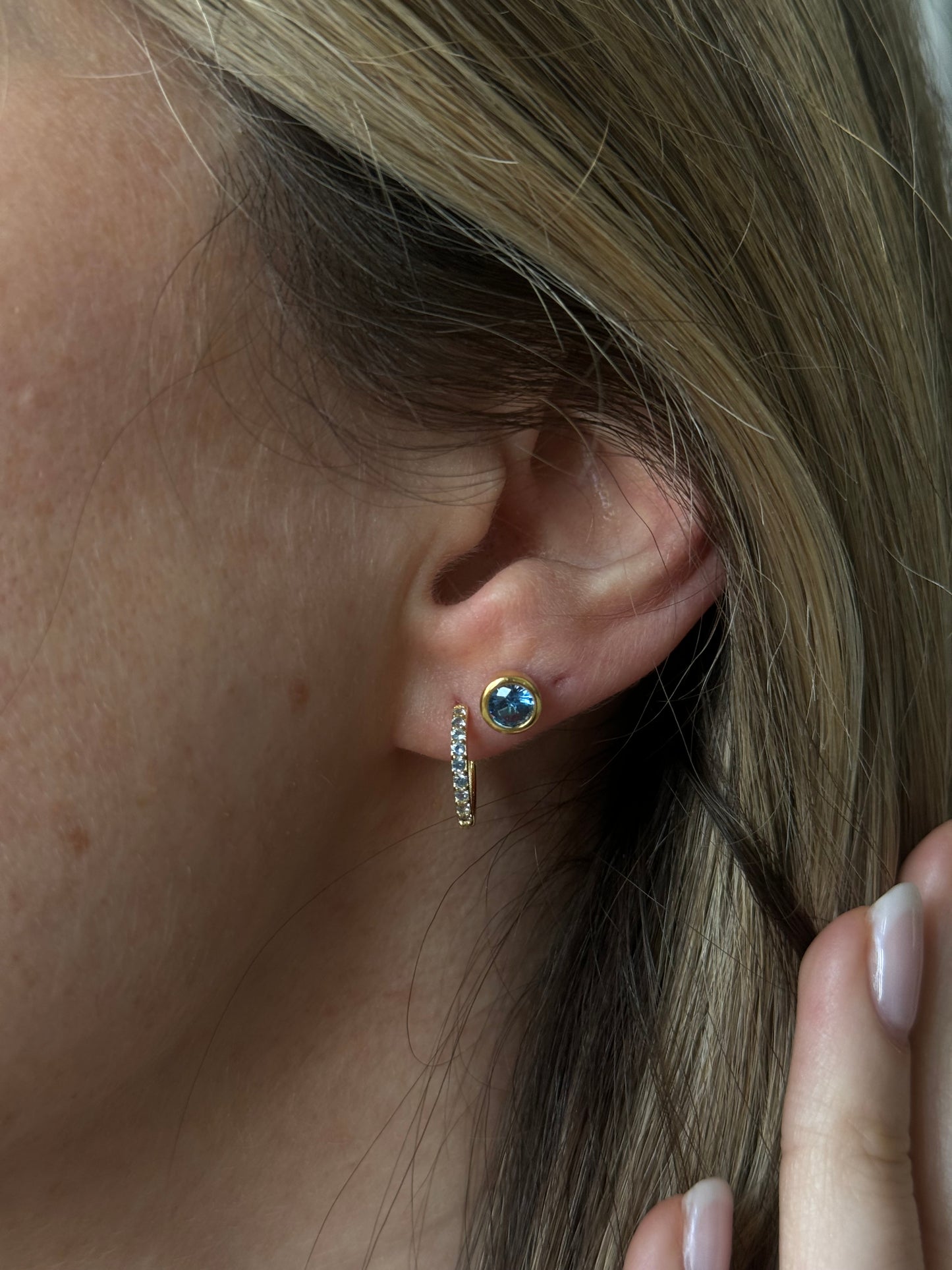 Celebrate your special day and month with our December Birthstone Set!
This beautiful set includes a stunning hoop and earring duo featuring the vibrant December birthstone. Add a touch of personalization to any outfit with this set, perfect for any December birthday or special occasion.
Makes a great gift for yourself or someone special.
Material: Sterling silver .925 + 18K gold plated
measurements: 10mm hoop and 6mm stud