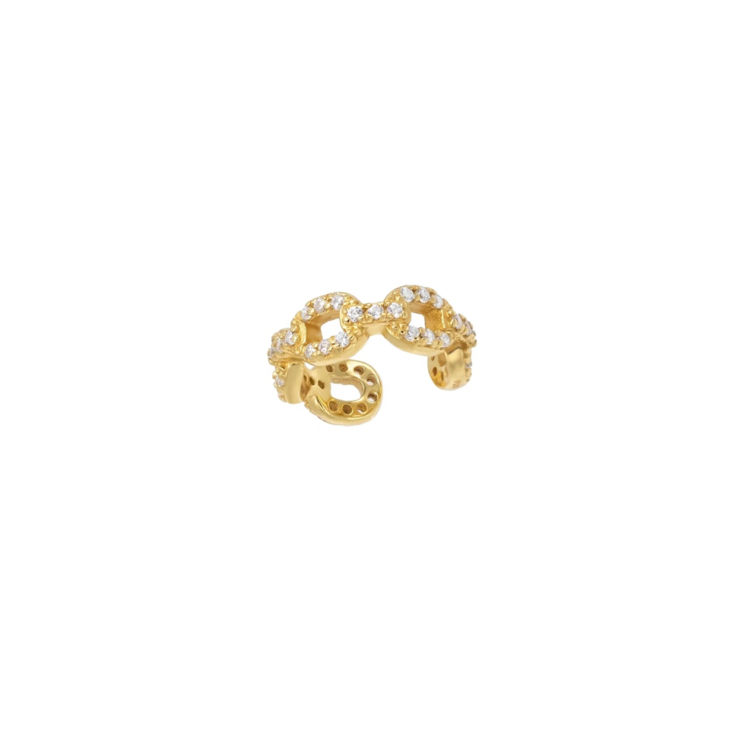 Introducing our Link Gold Ear Cuff, a simple and elegant accessory that will elevate any outfit. Made from high-quality gold, the cuff features a unique linked design that adds a touch of sophistication. With this ear cuff, you can effortlessly add a stylish touch to your look.
Material: .925 + 18 k gold plated
Measurements: .50 in diameter
