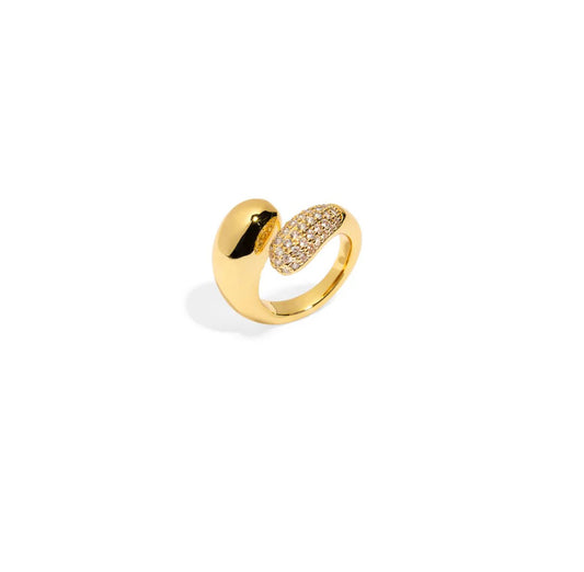 With its sleek design and embedded zirconias, this ring will make you shine on any occasion. Add a touch of luxury and sophistication to your style with this stunning accessory.
Material: Brass with 4 microns of 18k gold plating and zirconias (high-quality material).
Size: 1.6 cm maximum thickness.