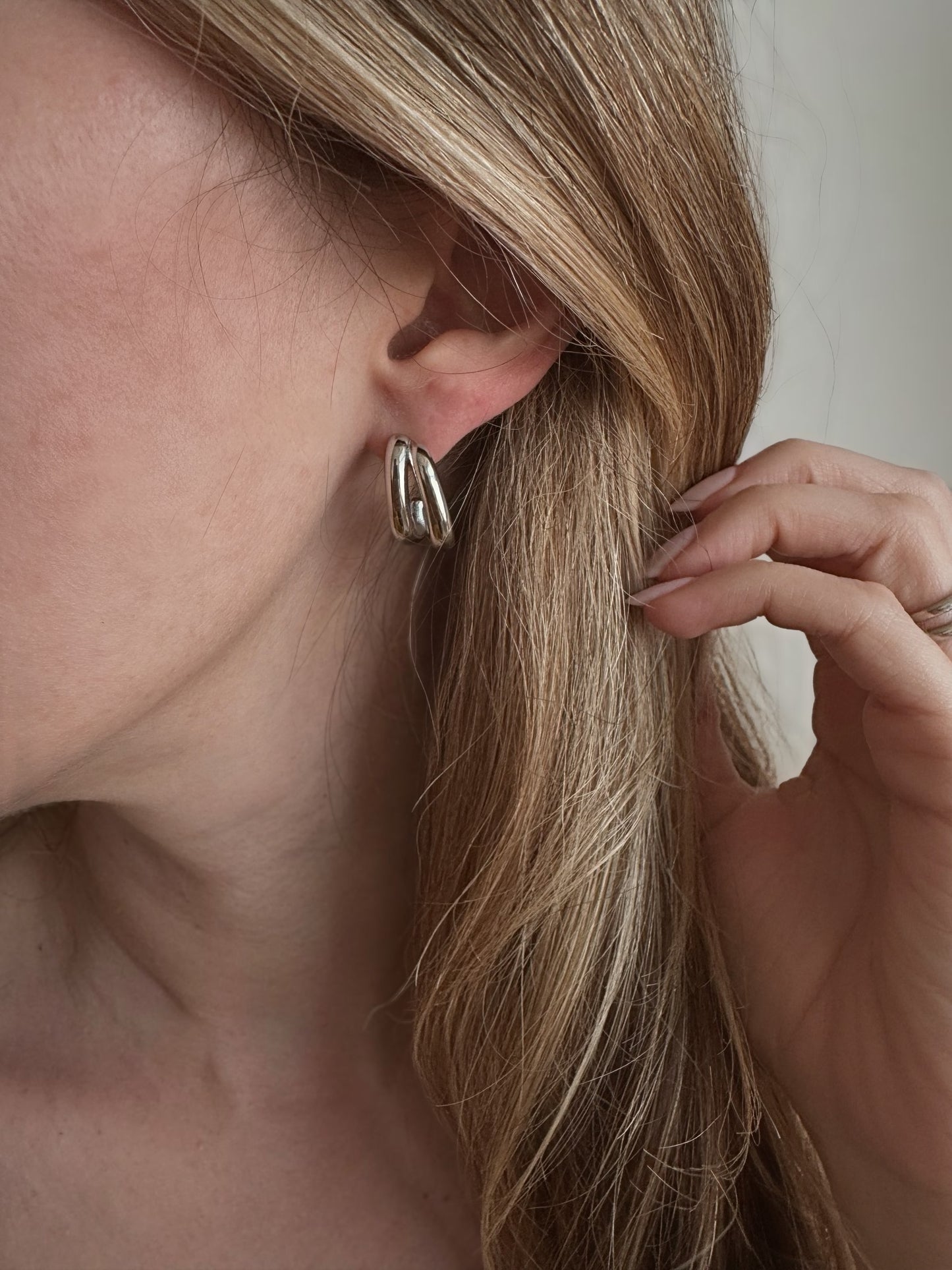 The Solene – Chunky Silver Hoop Earrings