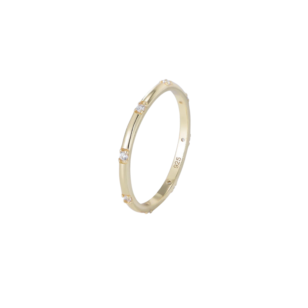 Spark up your style with this ROUND SPARK CLEAR RING!
You can use it in your index finger or maybe thumb, this ring adds a pop to any outfit.
Don't miss out on this unique and cute option for your jewelry collection!"
Material: .925 Sterling Silver + 14K gold plated