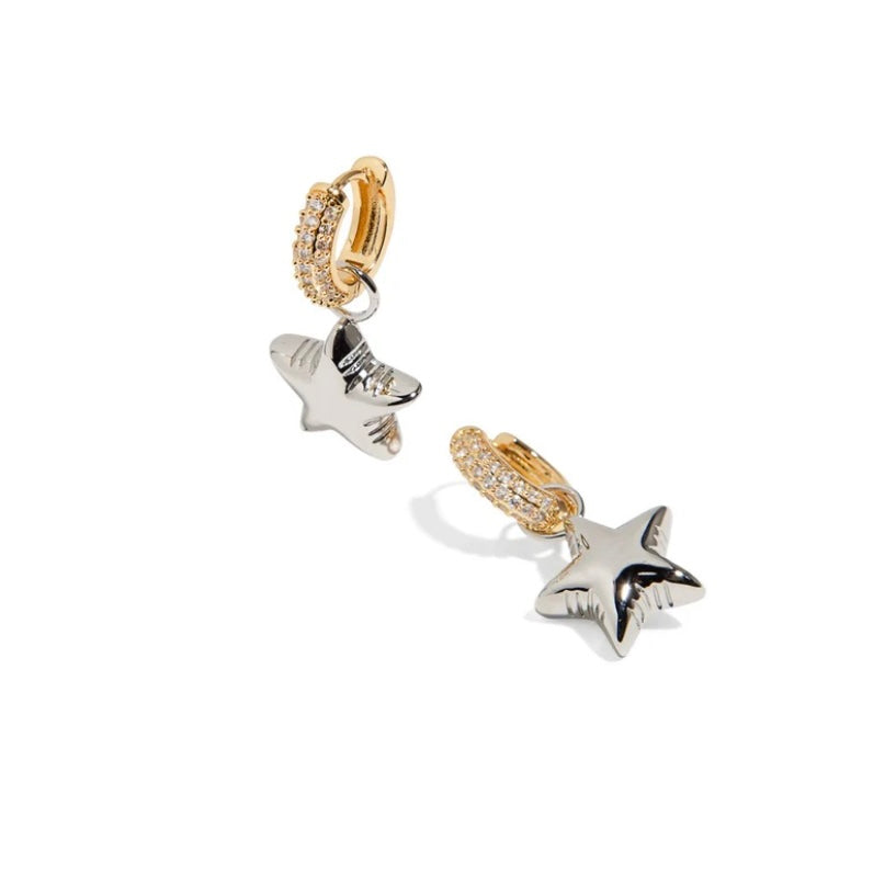 Get ready to shine with our Silver Star Golden Spark Huggies! These unique earrings feature a stunning silver star design with sparkling gold accents. Perfect for adding a touch of glamour to any outfit. Give yourself a hug and treat yourself to these playful and eye-catching earrings.
Material: Sterling silver .925 + 18K gold plated