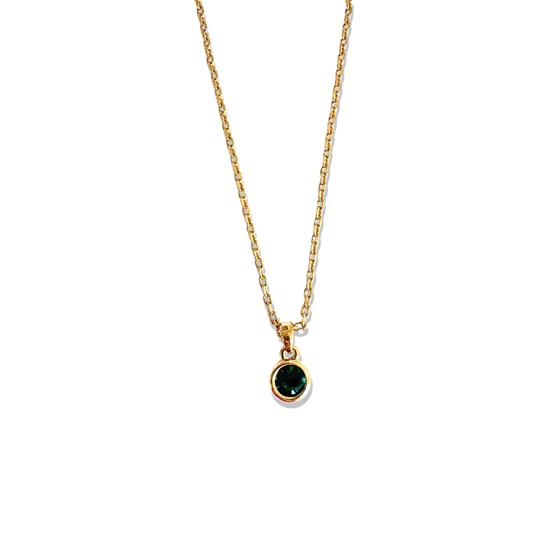 Add a touch of elegance with this delicate gold chain necklace, Green crystal gold necklace
Dainty pendant necklace for layering
Close-up of green gemstone necklace