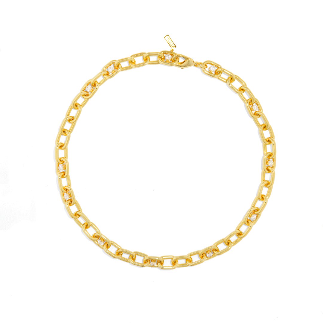 The best thing about this necklace is that you can create a tie necklace by combining it with our Link Chunky Bracelet
Design characterized by links that represent a link between classic and avant-garde with a bold touch. This necklace is ideal for giving a statement touch to all your looks, and setting a trend thanks to its chunky style and its zirconias that will shine on any occasion.
Material: Brass with 4 micron 22k gold plate and cubic zirconia
Measurement: 45cm long and 1cm thick. 4mm Zirconia