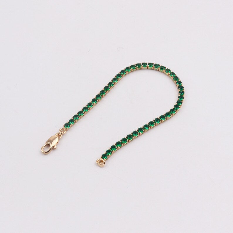 Shine bright like royalty with this 18K gold filled 3mm cubic zirconia emerald tennis bracelet. The sparkling cubic zirconia gems paired with the regal emerald color will add a touch of elegance and playfulness to any outfit.
This classic trend will add a touch of glam to any outfit. Get ready to hit a fashion ace with this must-have accessory. This bracelet is a winner!
A classic everyone needs the perfect tennis bracelet in the stacking game.
Material:18K gold filled