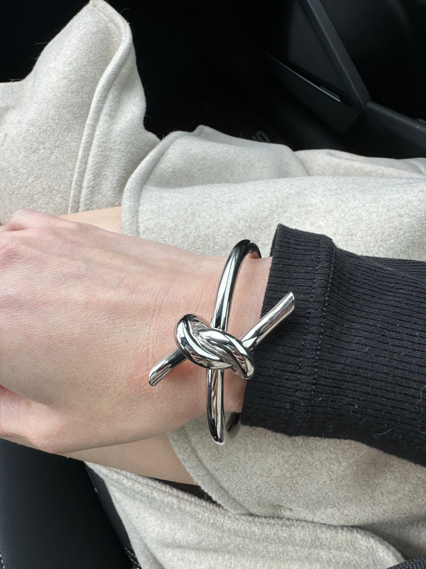 Elevate your style with our SOULMATE SILVER BRACELET. This cuff bracelet features a symbolic knot design. With its elegant and timeless appeal, it will effortlessly complement any outfit, making it an essential piece for every fashion-forward individual.
Elevate your look and embody the bond of true love with our SOULMATE SILVER BRACELET.
Material: 100% BRASS
Measurements: 2.40 x 2.50 in