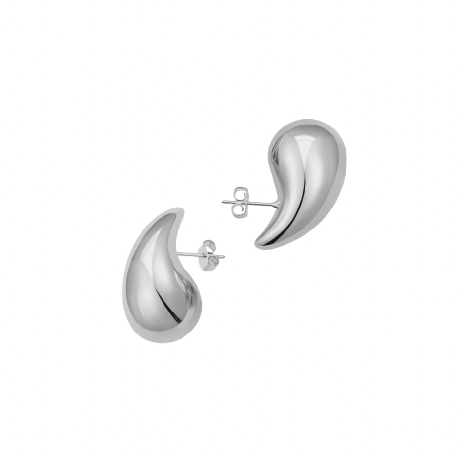 Introducing our new iconic drop earrings, the perfect accessory to elevate any outfit! Made with high-quality materials and exquisite craftsmanship, these earrings are designed to make a statement and leave a lasting impression. Bottega dups but delicate.
thick hoop earrings the most in-demand and chunky style.
Bottega Veneta teardrop Dupes