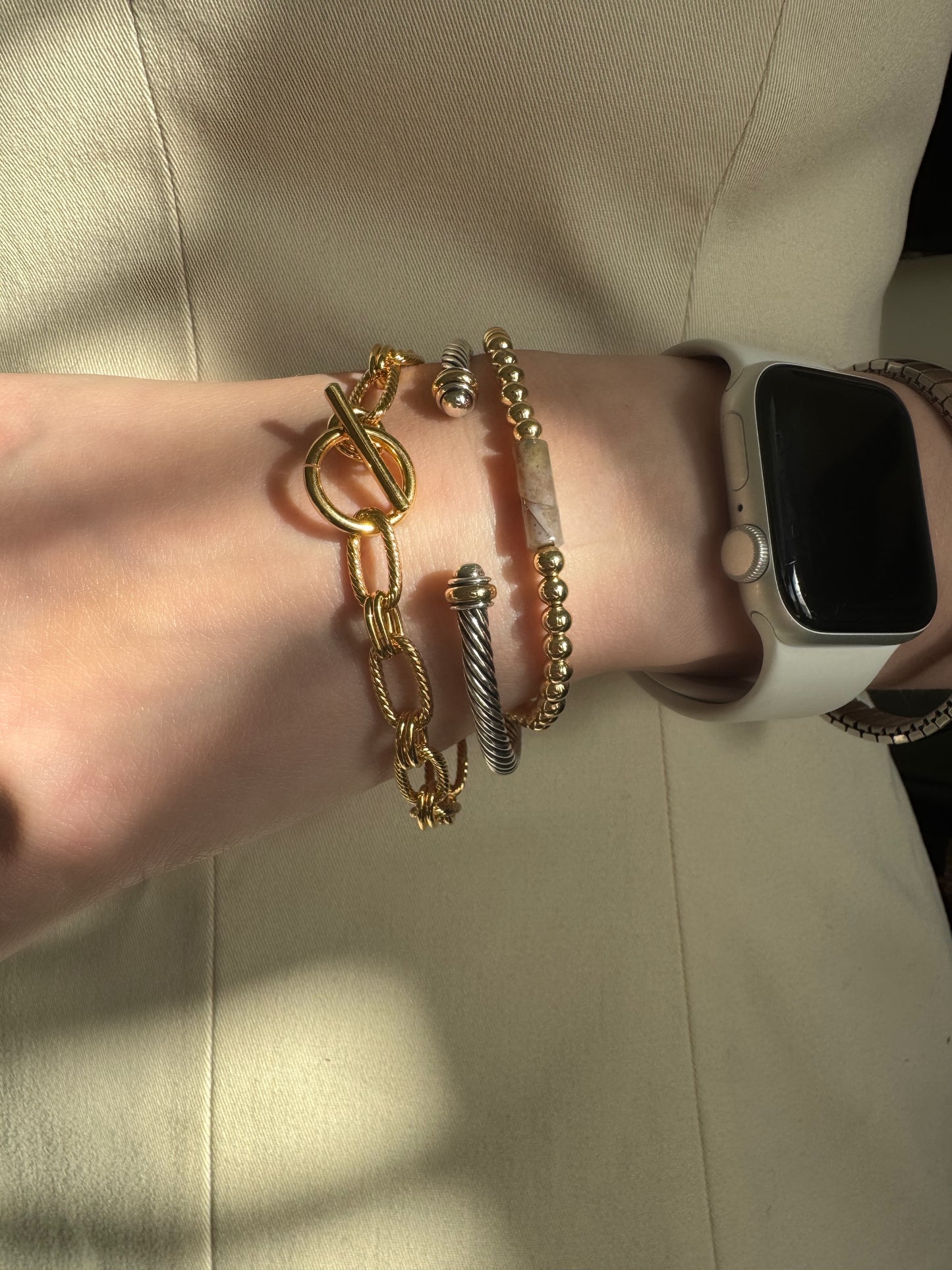 Get ready to make a statement with our Imperial Chain Bracelet! This bold and elegant piece features a toggle closure and a stunning gold color. Elevate any outfit and feel confident and stylish with this must-have accessory.