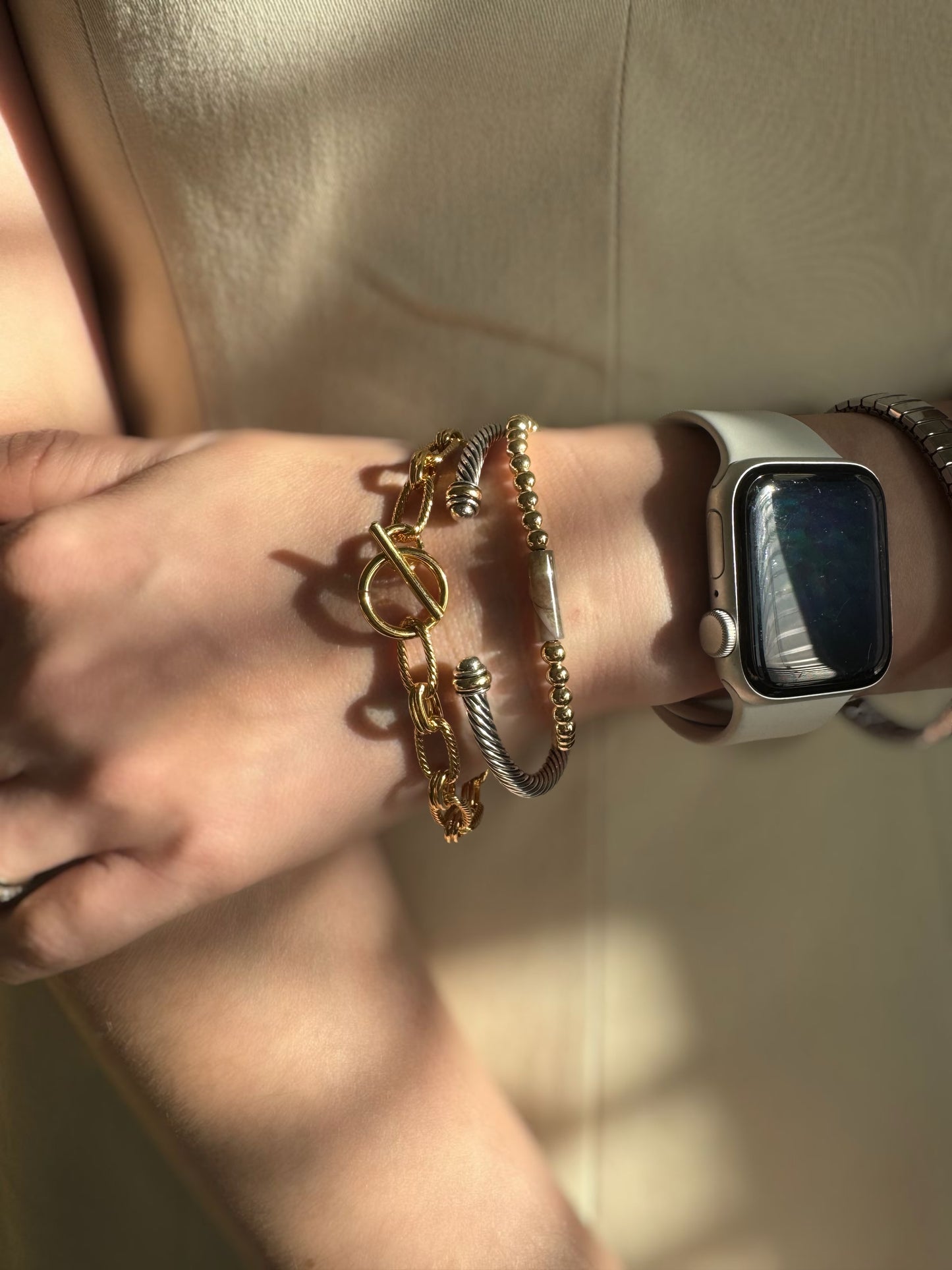 Get ready to make a statement with our Imperial Chain Bracelet! This bold and elegant piece features a toggle closure and a stunning gold color. Elevate any outfit and feel confident and stylish with this must-have accessory.