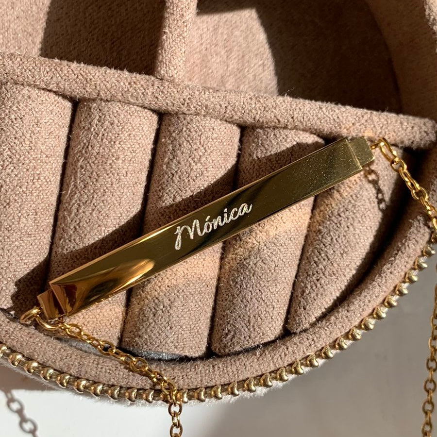 Unleash your inner side with this SECRET MESSAGE GOLDEN NECKLACE! The sleek design doubles as a hidden compartment, perfect for storing a special note or reminder. Keep your secrets close and stylish with this one-of-a-kind necklace.