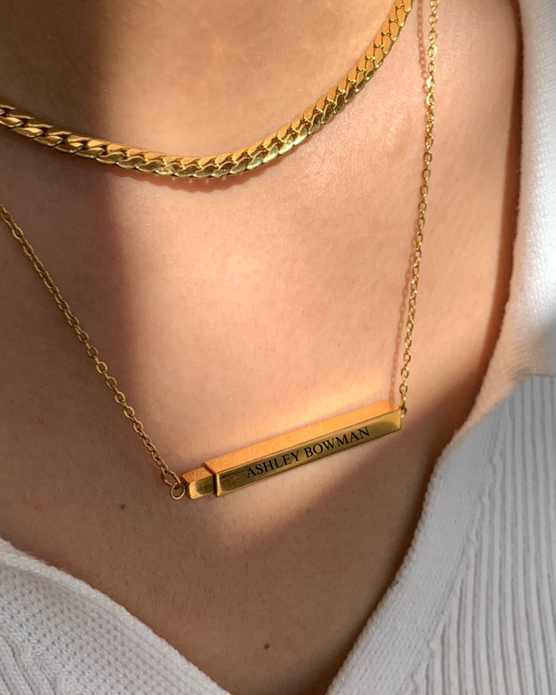 Unleash your inner side with this SECRET MESSAGE GOLDEN NECKLACE! The sleek design doubles as a hidden compartment, perfect for storing a special note or reminder. Keep your secrets close and stylish with this one-of-a-kind necklace.
