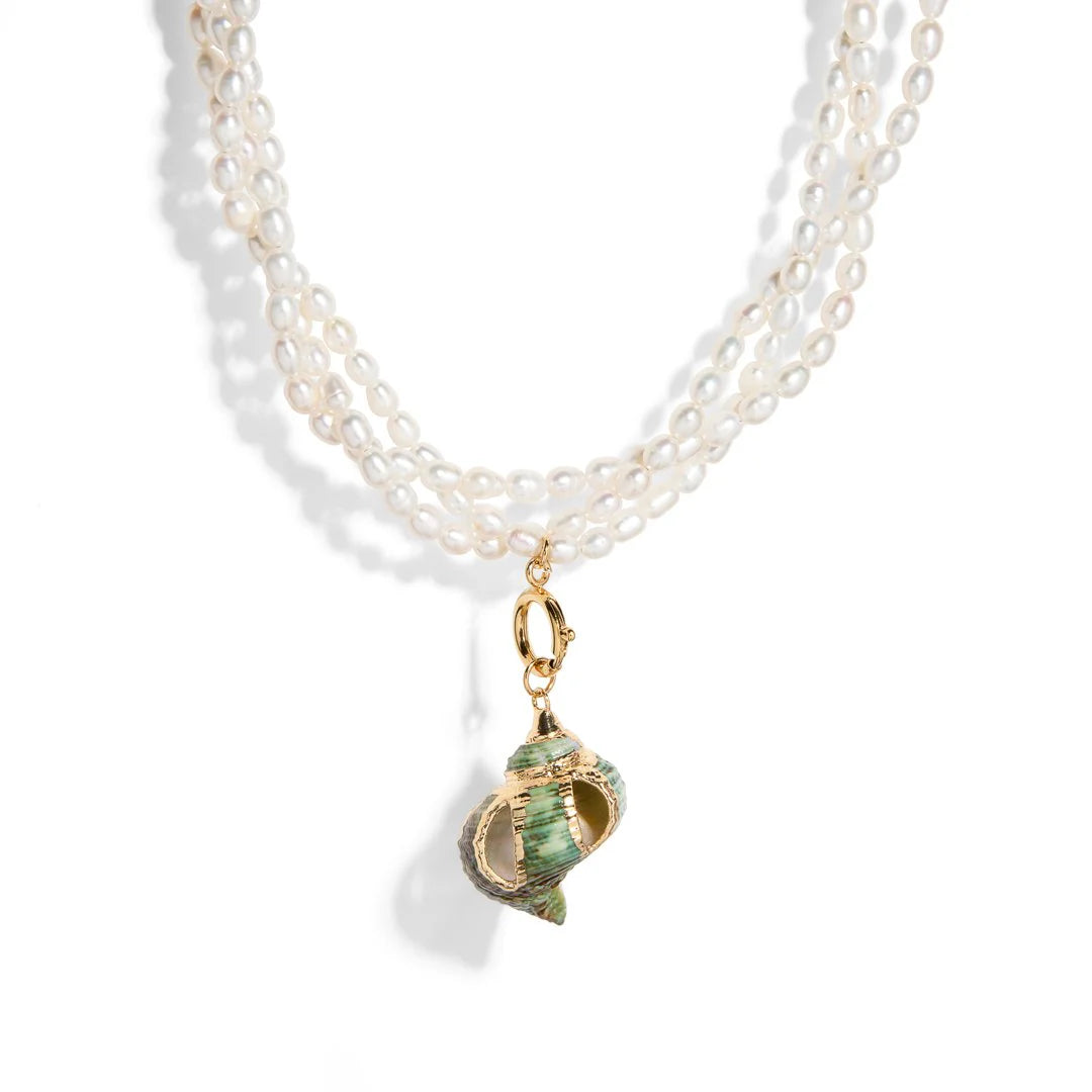 Add a touch of whimsy with our SEASHELL PEARL NECKLACE! Made with real seashell, this unique necklace will elevate any outfit. Embrace the beachy vibe and make a statement with this one-of-a-kind piece!
Material: Natural Pearls + seashell charm 18K gold plated
