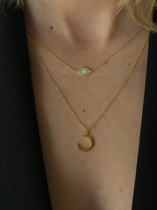 Elevate your daily affirmations with our Skinny Moon Golden Necklace.
✨“I embrace growth, welcoming new opportunities that come my way.” ✨
This delicate piece is crafted in .925 Sterling Silver + gold plated 18K and features a slender moon pendant, reminding you to stay connected to your inner peace and confidence.
This perfectly sits right above the cleavage and we love this for one of the longer layers in your layered stack.