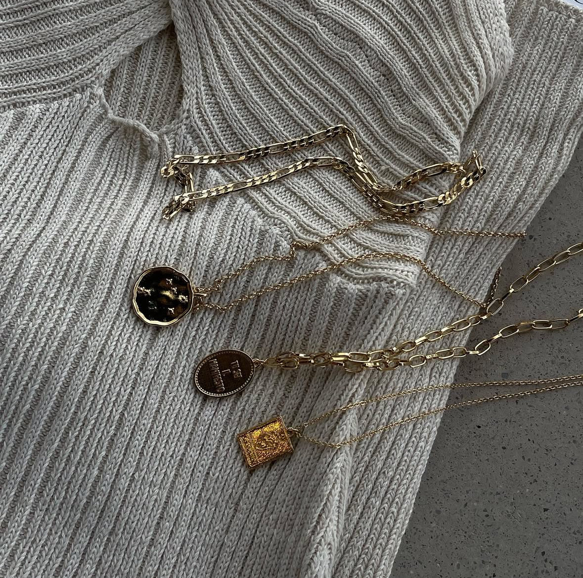 Manifestation Jewelry
Step into your power with the “Tu Sei il Manifesto” gold pendant necklace, a bold affirmation that translates to “You Are the Manifestation” in Italian. Designed for those who believe in self-empowerment and intentional living, this engraved gold medallion necklace serves as a daily reminder that you are the creator of your reality. Crafted with 18k gold plating, this meaningful affirmation necklace is perfect for layering with other spiritual and manifestation jewelry