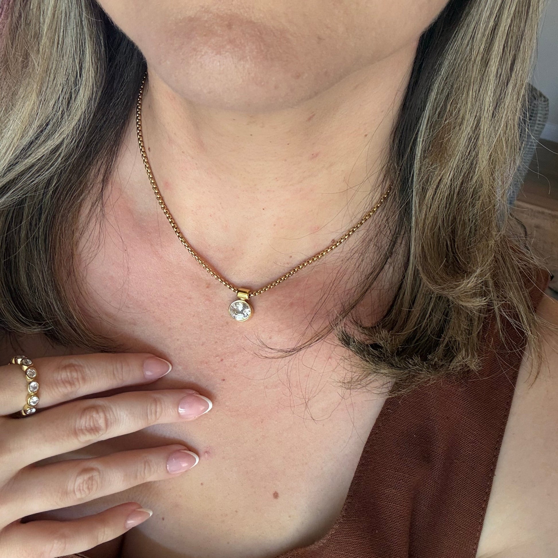 Valeria oval zircon necklace close-up detail