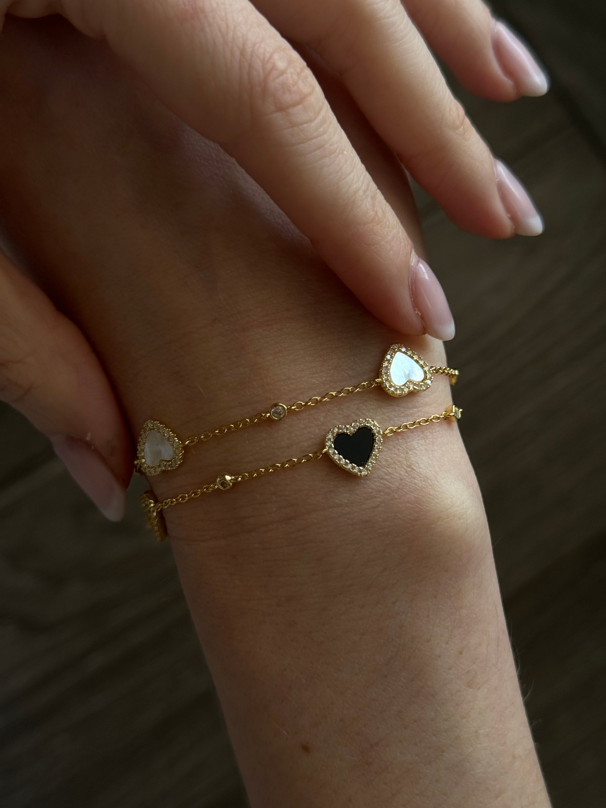 Add a touch of love to your outfit with our Cute Heart Mother Pearl Bracelet. The delicate heart design and lustrous pearl make this accessory both elegant and endearing. Perfect for any occasion, this bracelet will add a charming touch to your look.


Material: Sterling silver .925 + 18K gold plated

Measurements: 7.60 in 