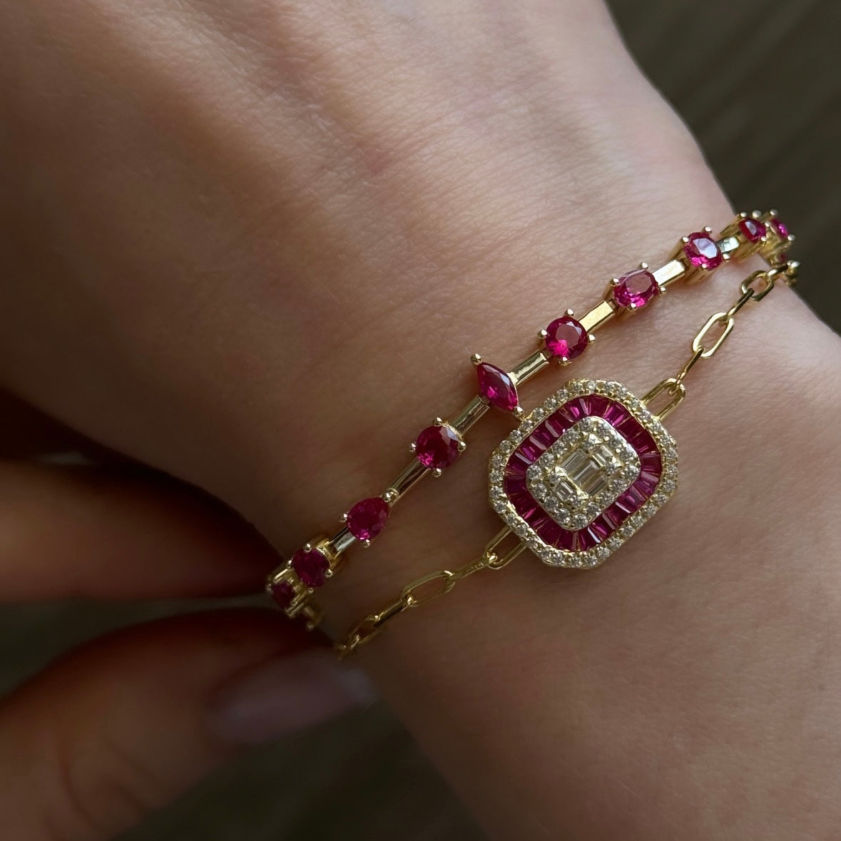 This bracelet is perfectly pink and uniquely patterned - a standout accessory! 💕

Material: Sterling silver .925 + 18K gold plated

Measurements: 6.30 in + 1.10 in