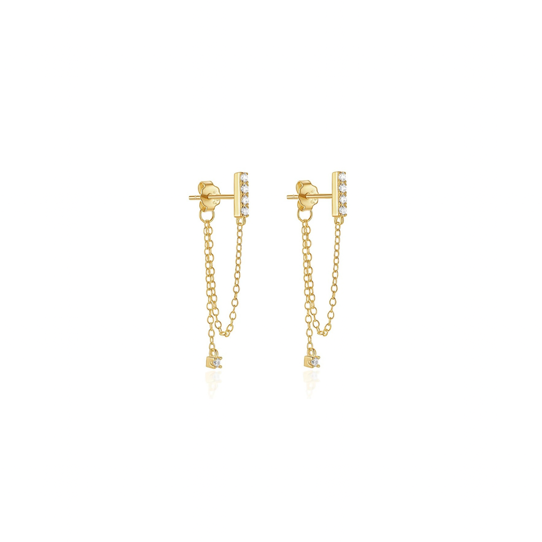 Embrace your bold side with these DELICATE BAR CHAIN EARRINGS!

These earrings will add the perfect touch of risk and adventure to any outfit.

Featuring delicate bar chains, they will give you a unique and daring look.

Perfect for those who love to take risks and stand out from the crowd. 

Material: 925 Sterling Silver + gold plated 18K

measurements: sparkle line: .30 in

Height from line to sparkle : 1.10 in 

