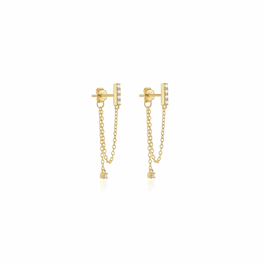 Embrace your bold side with these DELICATE BAR CHAIN EARRINGS!

These earrings will add the perfect touch of risk and adventure to any outfit.

Featuring delicate bar chains, they will give you a unique and daring look.

Perfect for those who love to take risks and stand out from the crowd. 

Material: 925 Sterling Silver + gold plated 18K

measurements: sparkle line: .30 in

Height from line to sparkle : 1.10 in 

