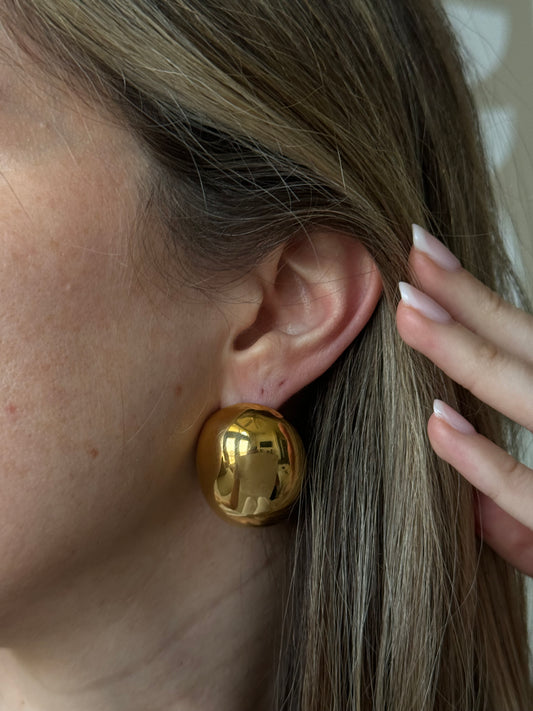 Add a touch of sophistication to any outfit with these gorgeous large gold bold oval studs. Have more than one piercing? Awesome! Our large gold bold oval studs pair well with other piercings or earrings. 

If you're looking for a subtle accessory to complete your look these studs are the perfect choice.

thick hoop earrings  the most in-demand and chunky style
Material: Stainless Steel + 18K gold plated

measurements: 1.35 x 1.10 in

 