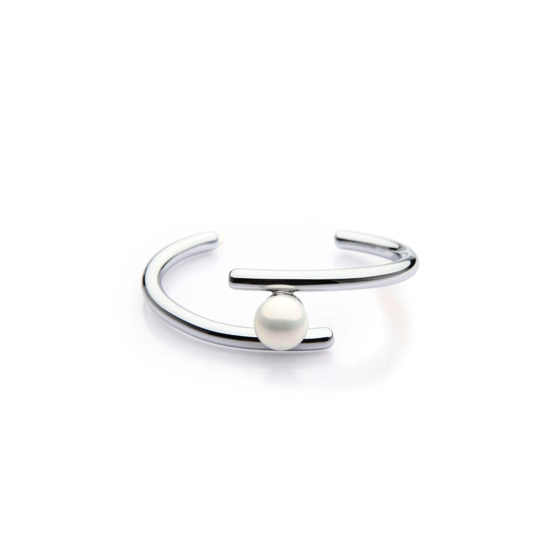 This bracelet likely showcases a classic and timeless design with the incorporation of a lustrous pearl, providing a touch of sophistication. The use of silver adds a versatile and chic element to the piece, making it suitable for both formal and casual occasions.

It's the perfect accessory for any occasion (and makes a great gift too)!

Material: 100% BRASS

Measurements: 2.60 x 2.45 in

 