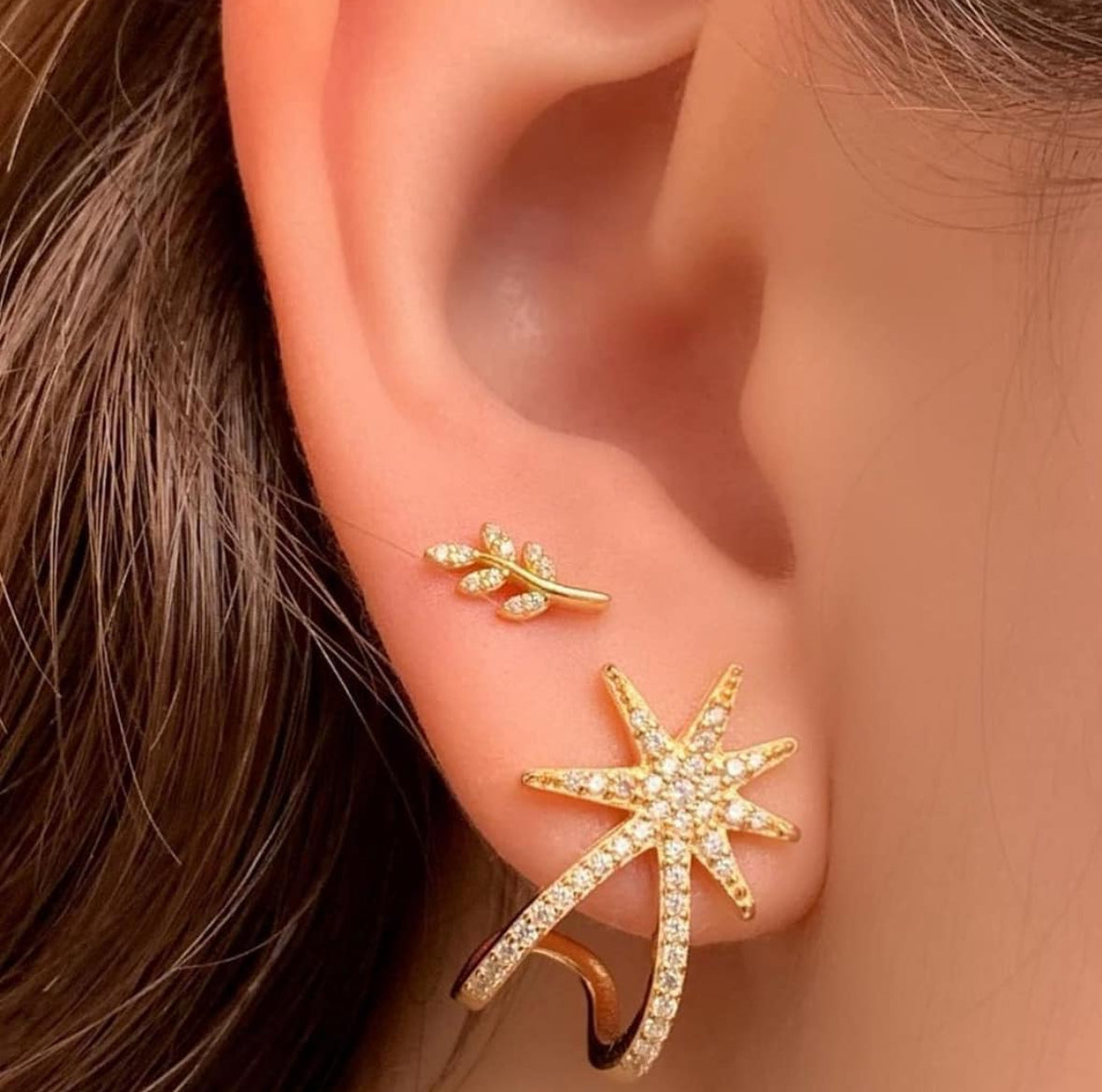 Crafted with a unique Stardust design, these cuff earrings are a must-have for any jewelry collection. Made with precision and expertise, these earrings are both elegant and stylish, sure to elevate any outfit. Add a touch of sparkle to your look with these timeless pieces.

Material: Sterling silver 925 with 18k gold plating

Measurements: .75 x .47 in