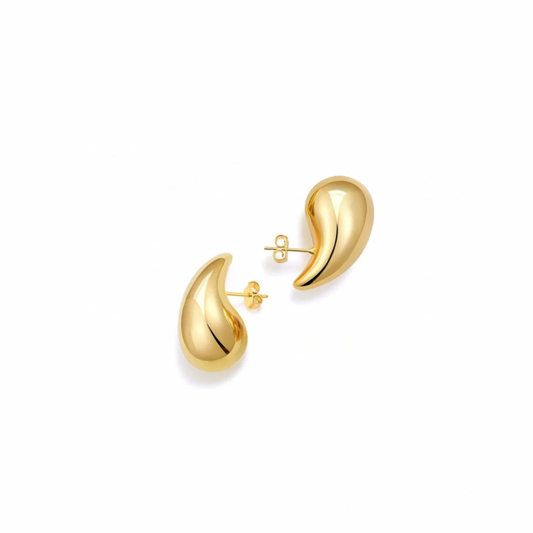 Take on the world with these bold, silver drop earrings! These SMALL ICONIC DROP GOLD EARRINGS will add a touch of daring and adventure to any outfit.

Show off your bold style and make a statement with these striking earrings.


Material: .925 Sterling Silver + 14K gold plated
measurements: .65 in x .35 in